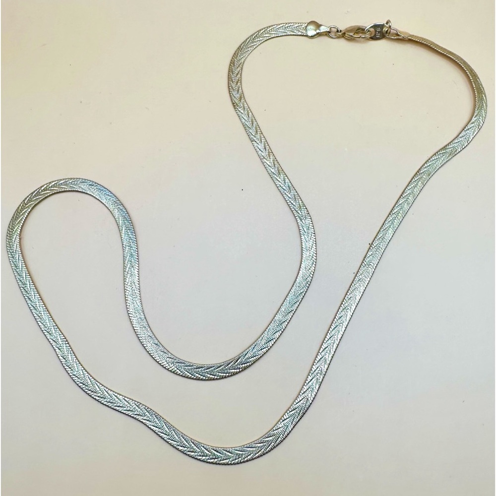 Avon Gold Tone Necklace